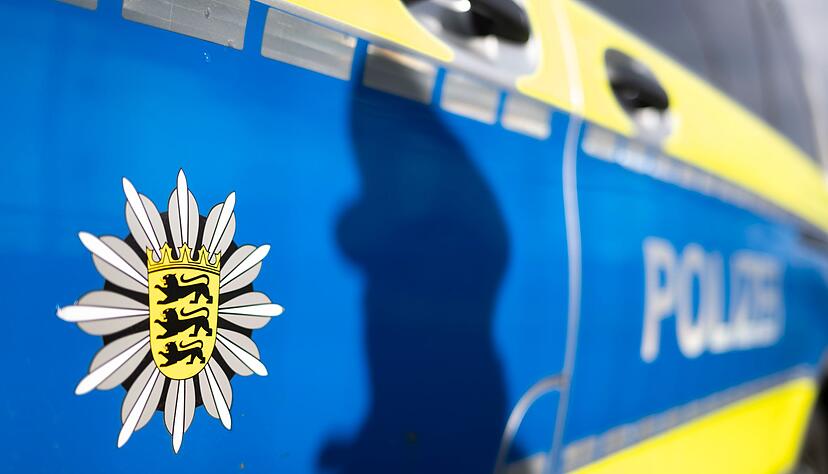 Die Polizei sperrte Teile der A5 in Richtung Basel. (Symbolbild)