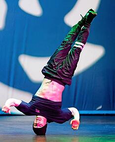 Coole Show: Die K&uuml;nzelsauer Breakdance-Gruppe Ground is Call begeisterte das Publikum in der Kultura.