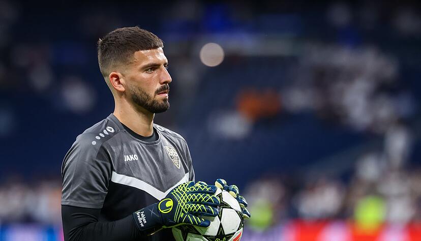 Fabian Bredlow darf im DFB-Pokal in Regensburg für Alexander Nübel ran.