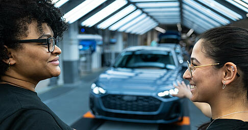 Blick in die A5-Produktion im Audi-Werk Neckarsulm: Die Belegschaft darf sich &uuml;ber eine steigende Auslastung freuen.