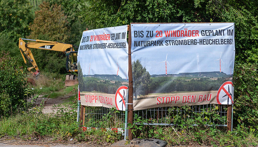 In Pfaffenhofen in Richtung Weiler tauchte dieses Banner auf, das die Pläne für Windkraft im Naturpark-Gebiet kritisiert.