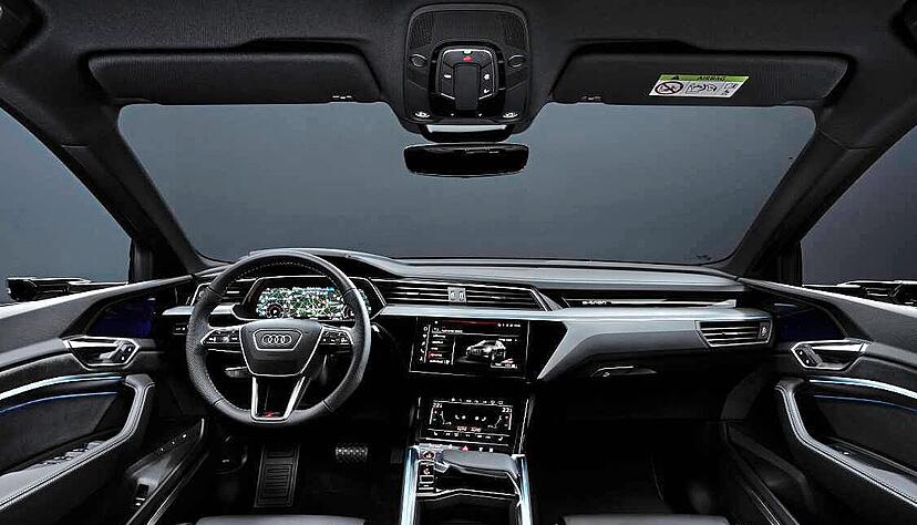 Wir haben die Topversion, den SQ8 E-Tron (ab 98 100 Euro), in der Stadt, auf der Landstraße und Autobahn getestet.