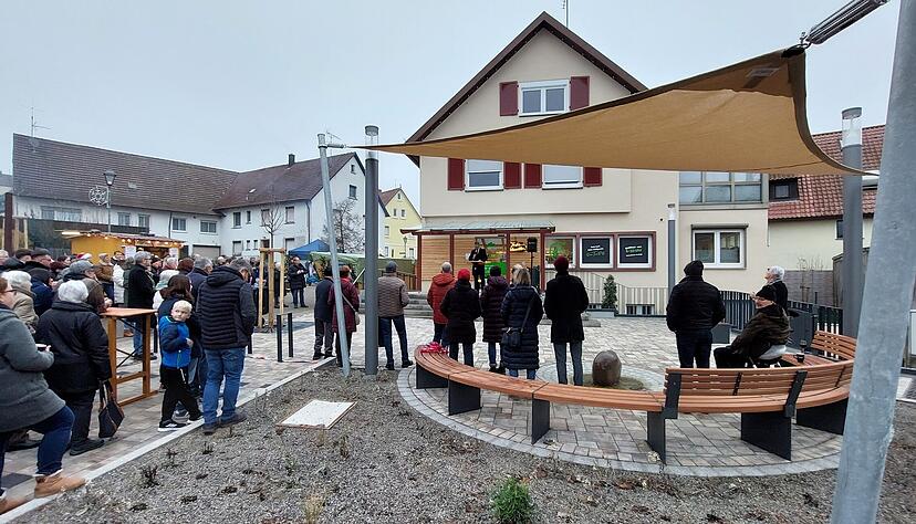 Als Abschluss des Jubil&auml;umsjahrs wurde die neue Mitte Gochsen eingeweiht. Am umgestalteten Platz gibt es seit kurzem auch einen Tante-M-Laden.