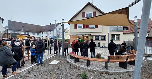 Als Abschluss des Jubil&auml;umsjahrs wurde die neue Mitte Gochsen eingeweiht. Am umgestalteten Platz gibt es seit kurzem auch einen Tante-M-Laden.