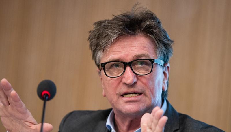 Manne Lucha (Bündnis 90/Die Grünen), Minister für Soziales und Integration in Baden-Württemberg, spricht.