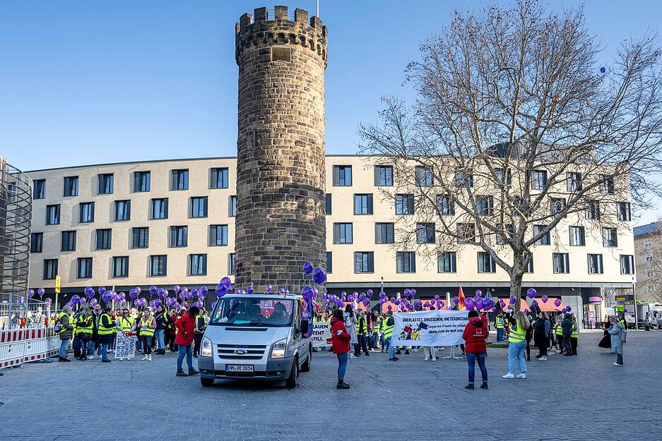 Im Tarifstreit im öffentlichen Dienst macht die Gewerkschaft weiter Druck. Im Tarifstreit im öffentlichen Dienst macht die Gewerkschaft weiter Druck.