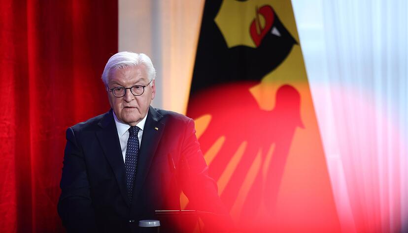 Bundespr&auml;sident Frank-Walter Steinmeier sieht die Demokratie bedroht.