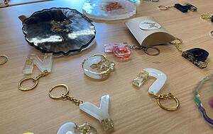 Kimuri stellt handgefertigte Schl&uuml;sselanh&auml;nger und Untersetzer her. Die Firmengr&uuml;nder ber&uuml;cksichtigen dabei auch die W&uuml;nsche der Kunden.