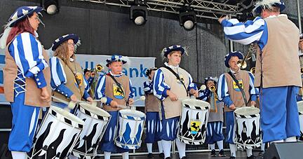 Beim 45. Stadtfest ist für jeden musikalischen Geschmack etwas dabei. Bei der offiziellen Eröffnung am Samstag wird wieder der Fanfarenzug spielen.
Foto: Archiv/Schick