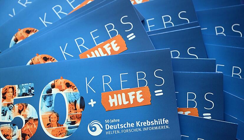 Drei Millionen Broschüren mit Informationen über Krebsarten, Hilfen für Betroffene und Angehörige werden jedes Jahr gedruckt. Drei Millionen Broschüren mit Informationen über Krebsarten, Hilfen für Betroffene und Angehörige werden jedes Jahr gedruckt.