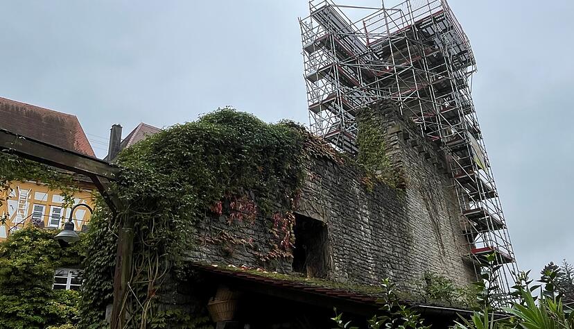 Die exponierte Lage und die schlanke Bauweise stellten laut Architekt auch hohe Anforderungen an die Neckarwestheimer Gerüstbaufirma Uhle.
Fotos: Claudia Kostner Die exponierte Lage und die schlanke Bauweise stellten laut Architekt auch hohe Anforderungen an die Neckarwestheimer Gerüstbaufirma Uhle.
Fotos: Claudia Kostner