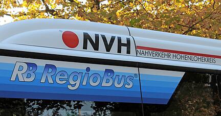 Erweiterte und vom Land geförderte Regiobuslinien sollen Mittel- und Unterzentren ohne Bahnanschluss jeden Tag verlässlich ans Schienennetz anbinden.
Foto: Reichert