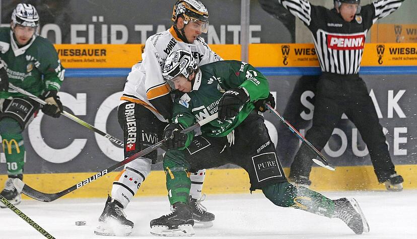 Vollen Einsatz zeigt Alexander Dell (rechts) in dieser Spielzeit für die Bietigheim Steelers. In der Vorsaison trug er noch das Trikot der Heilbronner Falken.
Foto: Imago/Avanti Vollen Einsatz zeigt Alexander Dell (rechts) in dieser Spielzeit für die Bietigheim Steelers. In der Vorsaison trug er noch das Trikot der Heilbronner Falken.
Foto: Imago/Avanti