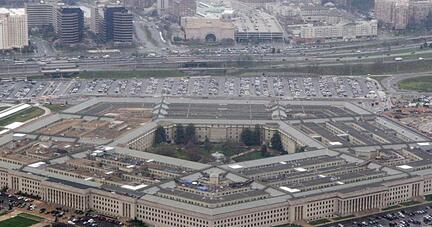 Wissen die etwas, was wir nicht wissen? Das US-Verteidigungsministerium Pentagon hat jahrelang heimlich nach UFOs geforscht. Foto: Charles Dharapak