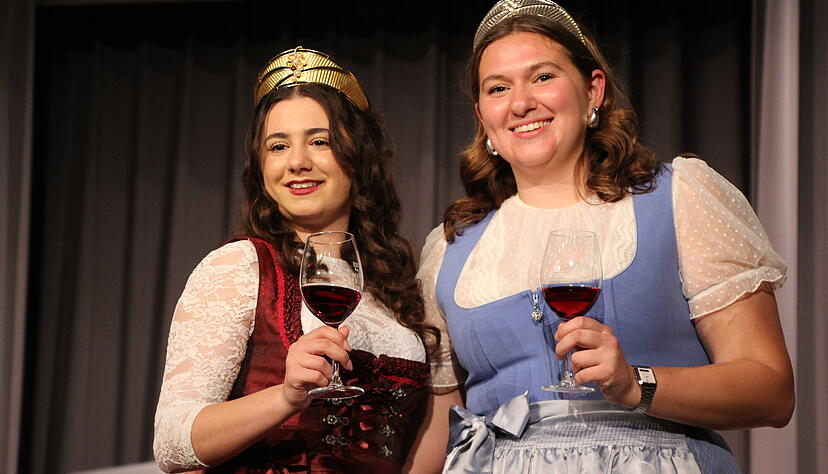 Die neue Hohenloher Weinkönigin Simela mit ihrer Weinprinzessin Luna. Die neue Hohenloher Weinkönigin Simela mit ihrer Weinprinzessin Luna.
