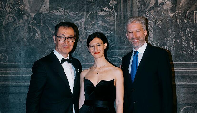 Das Brautpaar strahlt bei der Trauung im Tübinger Rathaus Das Brautpaar strahlt bei der Trauung im Tübinger Rathaus