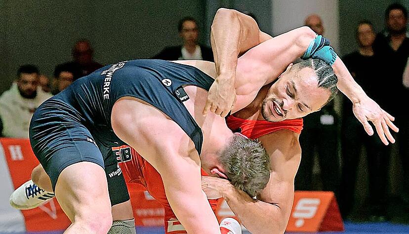 F&uuml;r Karan Mosebach (rotes Trikot) und die Red Devils Heilbronn stehen in der Hauptrunde noch zwei Mannschaftsk&auml;mpfe an, dann geht es in die Playoffs.
Foto: Bertok