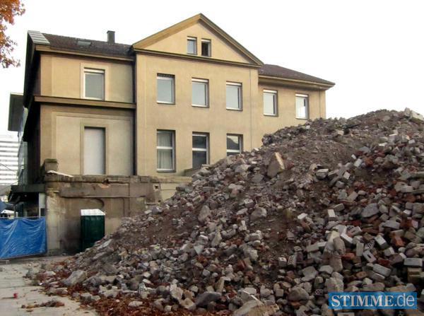 Wie die bereits abgerissenen Kinos wird sie einem Neubau der Volksbank Platz machen.