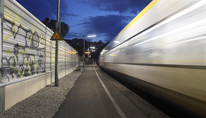 Zug auf der Frankenbahn in Roigheim: Die Qualität ist schlecht, die Gründe sind komplex. Zug auf der Frankenbahn in Roigheim: Die Qualität ist schlecht, die Gründe sind komplex.