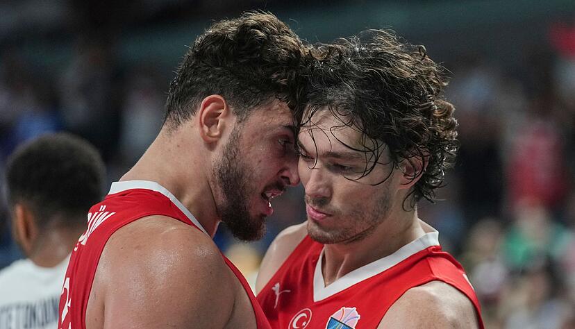 Der türkische NBA-Star Alperen Sengun (l) fordert im EM-Finale die deutschen Basketballer. Der türkische NBA-Star Alperen Sengun (l) fordert im EM-Finale die deutschen Basketballer.