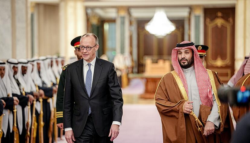 Vom ge&auml;chteten Herrscher zum begehrten Partner: Merz und der saudische Kronprinz.