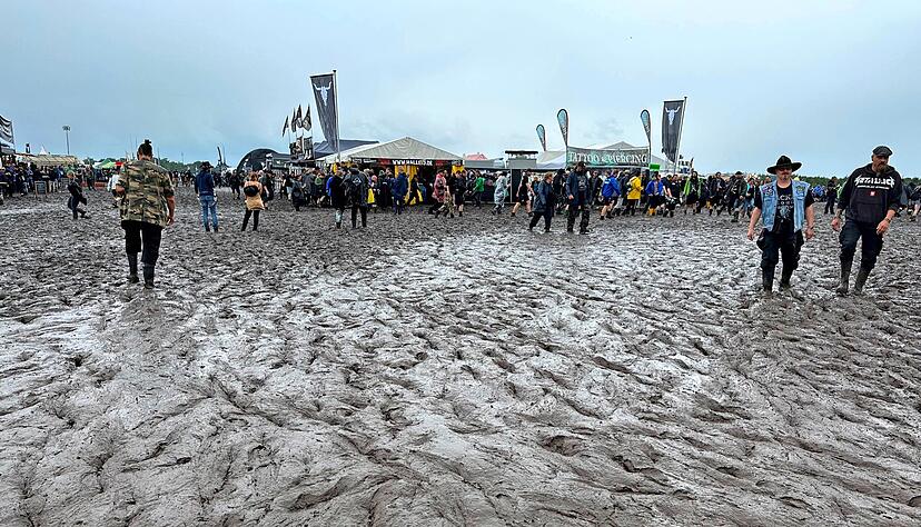 Das Festivalgel&auml;nde in Wacken ist eine Schlammlandschaft.
Foto: Privat