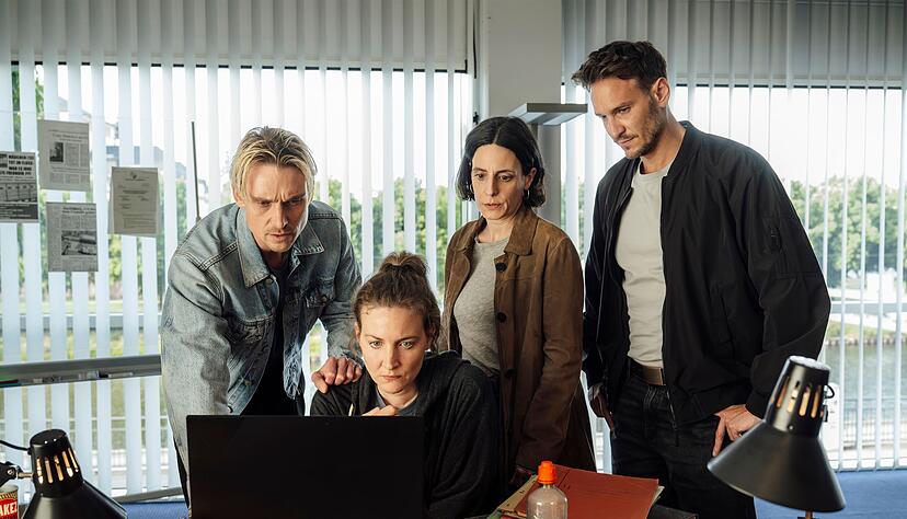 Die Kollegen von Pia Heinrich (Ines Marie Westernstr&ouml;er, 2.v.l.) haben genug damit zu tun, sich auf die besondere Atmosph&auml;re im Dorf und ihre besonderen Bewohner einzulassen. (Handout)