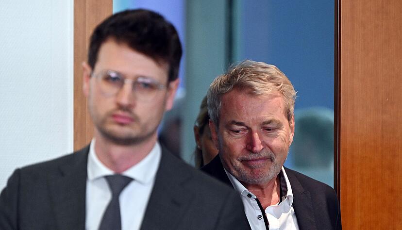 Winterhoff habe die Eltern der Patienten nicht ausreichend aufgeklärt, urteilte das Gericht. Winterhoff habe die Eltern der Patienten nicht ausreichend aufgeklärt, urteilte das Gericht.