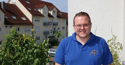 Er hat ein Hemd mit dem Symbol seiner Studenverbindung als Lieblingsoutfit für das HZ-Foto ausgewählt: AfD-Bundestagskandidat Jens Moll, der anderen zuhören und aufeinander zugehen will.
Foto: Armin Rößler