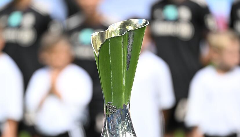 Objekt der Begierde: der Supercup. Objekt der Begierde: der Supercup.