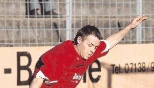 Einfach rein damit: Torjäger Stefan Beierlein soll den Fußball-Landesligisten VfB Eppingen zu einem Heimsieg gegen die SG Oftersheim schießen.Foto: Klaus Krüger Einfach rein damit: Torjäger Stefan Beierlein soll den Fußball-Landesligisten VfB Eppingen zu einem Heimsieg gegen die SG Oftersheim schießen.Foto: Klaus Krüger