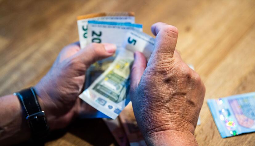Lohnt sich arbeiten mit dem neuen Bürgergeld gar nicht mehr? Berechnungen, wonach Arbeitslosen bald mehr Geld zur Verfügung steht als Arbeitenden, sind oft unvollständig.