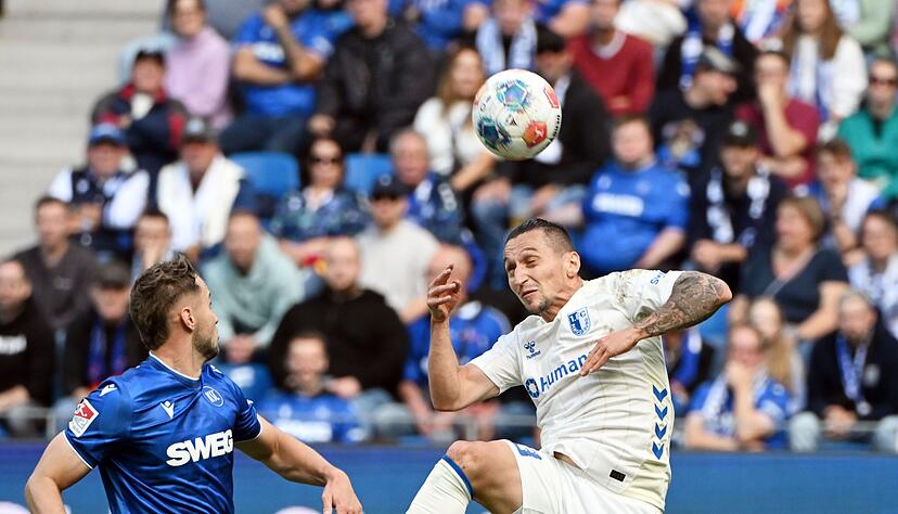 Magdeburgs Baris Atik (r) vergab in der ersten Halbzeit zwei gute Torchancen. Magdeburgs Baris Atik (r) vergab in der ersten Halbzeit zwei gute Torchancen.