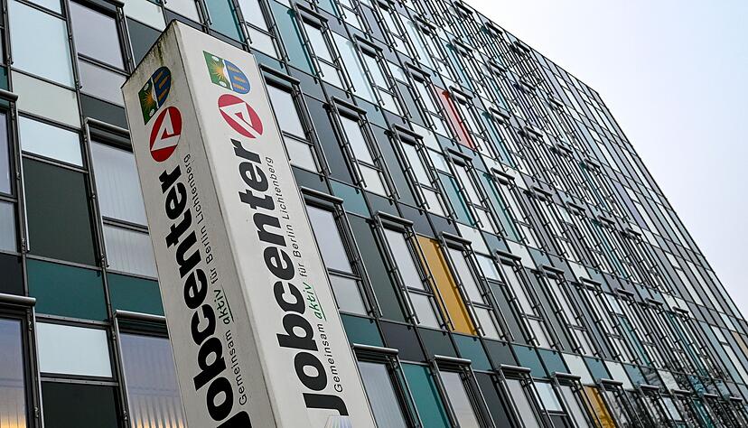 F&uuml;r Gefl&uuml;chtete aus der Ukraine, die nach dem 1. April 2025 eingereist sind, soll es k&uuml;nftig statt Grundsicherung zun&auml;chst die geringeren Leistungen geben, die auch Asylbewerber erhalten. (Symbolbild)