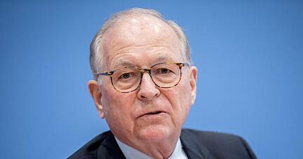 Wolfgang Ischinger spricht bei einer Pressekonferenz.