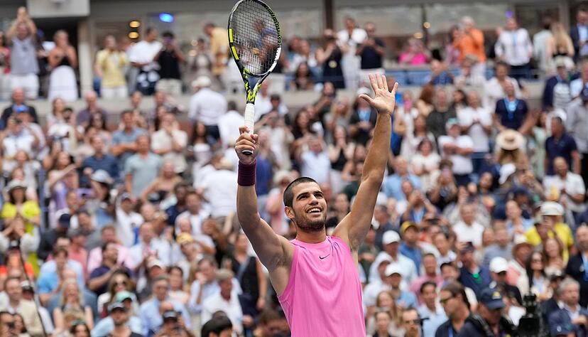 Carlos Alcaraz möchte im Finale der US Open Jannik Sinner als Nummer eins der Welt ablösen.