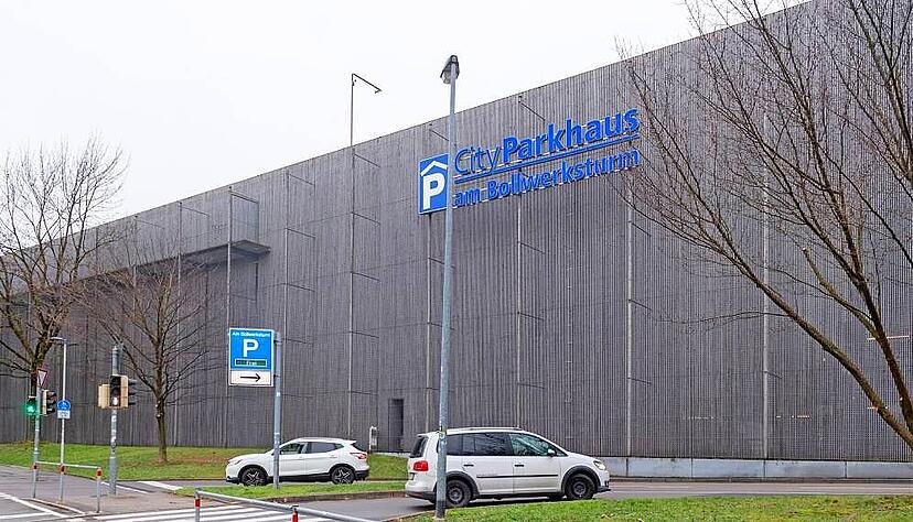 Das City-Parkhaus am Bollwerksturm in Heilbronn soll abgerissen werden. Es muss der Erweiterung des Bildungscampus Richtung Innenstadt weichen.