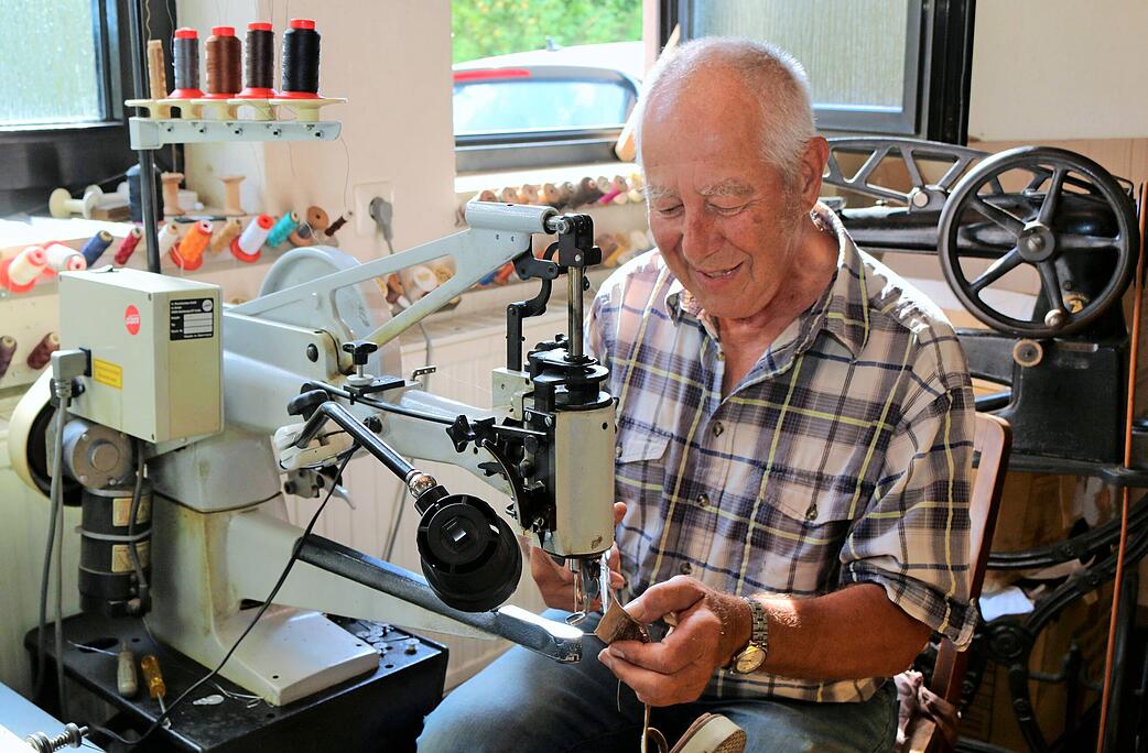 Amorbacher repariert seit 51 Jahren Schuhe - STIMME.de
