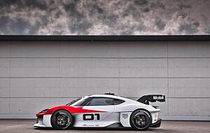 Grüner Raser: Mit der bis zu 1088 PS starken und 300 km/h schnellen Konzeptstudie Mission R zeigt Porsche auf der IAA, wie ein elektrisch angetriebenes Fahrzeug aussehen könnte. Grüner Raser: Mit der bis zu 1088 PS starken und 300 km/h schnellen Konzeptstudie Mission R zeigt Porsche auf der IAA, wie ein elektrisch angetriebenes Fahrzeug aussehen könnte.