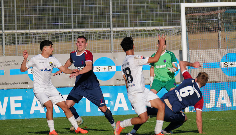 Nach l&auml;ngerer Verletzungspause wieder zur&uuml;ck im Team: Hollenbachs  Arne Sch&uuml;lke (Zweiter von links).
