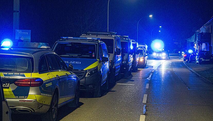 Rund 200 Einsatzkr&auml;fte der Polizei, Feuerwehr und des Technischen Hilfswerks beteiligten sich an der Suche nach der Zweij&auml;hrigen.