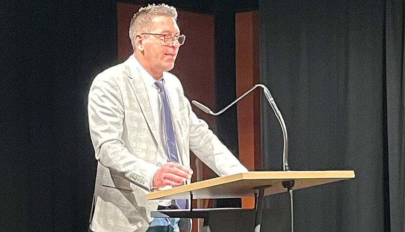 B&uuml;rgermeisterkandidat Frank Menzel stellte seine Ziele f&uuml;r L&ouml;wenstein vor.