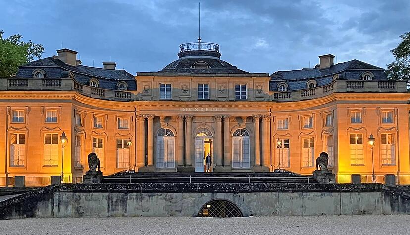 Auf Schloss Monrepos bei Ludwigsburg feierte der Weinbauverband sein 200-j&auml;hriges Bestehen. Der Herzog von W&uuml;rttemberg stellte es den Wengertern aus alter Verbundenheit zur Verf&uuml;gung.
Fotos: Kilian Krauth