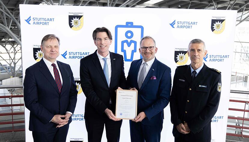 Arne Schlatmann, Abteilungsleiter f&uuml;r Angelegenheiten der Bundespolizei im Bundesministerium des Innern; Ulrich Heppe, Gesch&auml;ftsf&uuml;hrer Flughafen Stuttgart GmbH; Carsten Poralla, Gesch&auml;ftsf&uuml;hrer Flughafen Stuttgart GmbH; Carsten Laube, Pr&auml;sident der Bundespolizeidirektion Stuttgart.