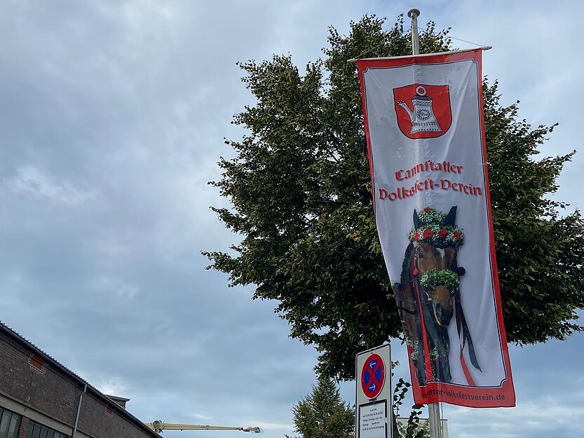 Schon von Weitem wird schnell erkennbar: In Stuttgart herrscht ab Freitag wieder Ausnahmezustand – das Cannstatter Volksfest geht wieder los.