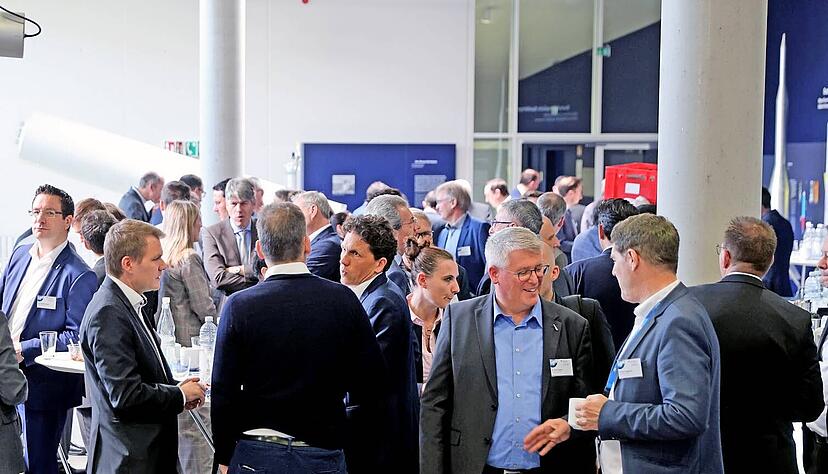 Raumfahrt-Vertreter sind zu den Industrial Days am DLR-Standort angereist. Raumfahrt-Vertreter sind zu den Industrial Days am DLR-Standort angereist.
