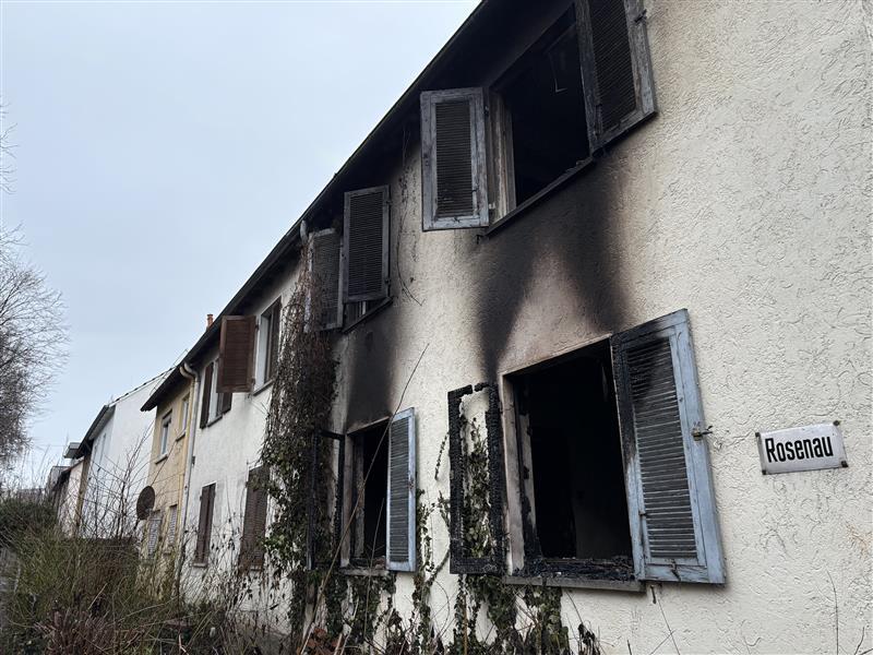 Eine dicke Ru&szlig;schicht zeigt, an welchen Stellen das Feuer gew&uuml;tet hat.