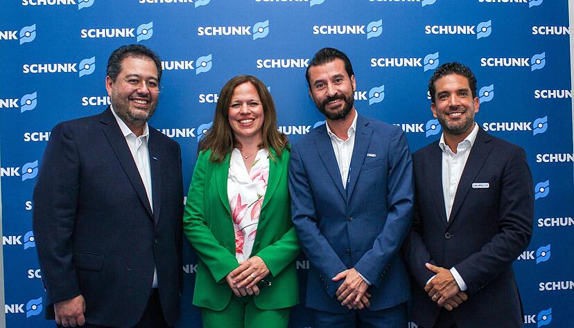 Marcos Sepulveda (von links), Kristina Schunk, Javier Jamaica und Ricardo de la Torre bei der Er&ouml;ffnung des Schunk-Werks in Mexiko.