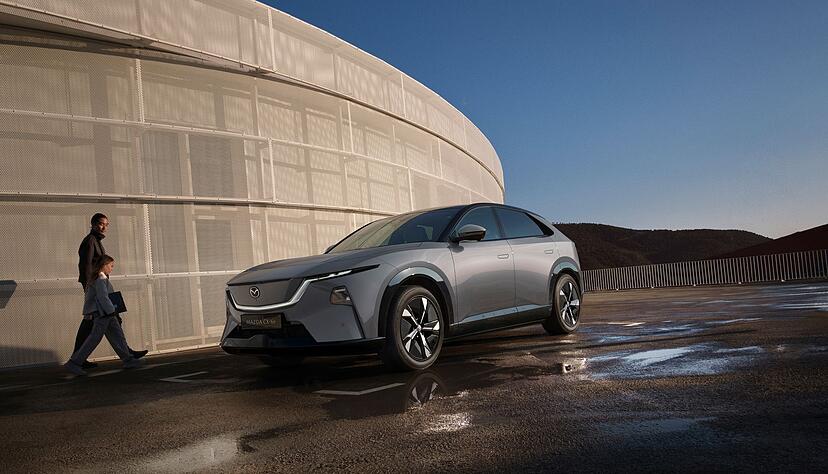 Der Mazda CX-6e soll im Sommer zu Preisen ab 50 000 Euro auf den Markt kommen.