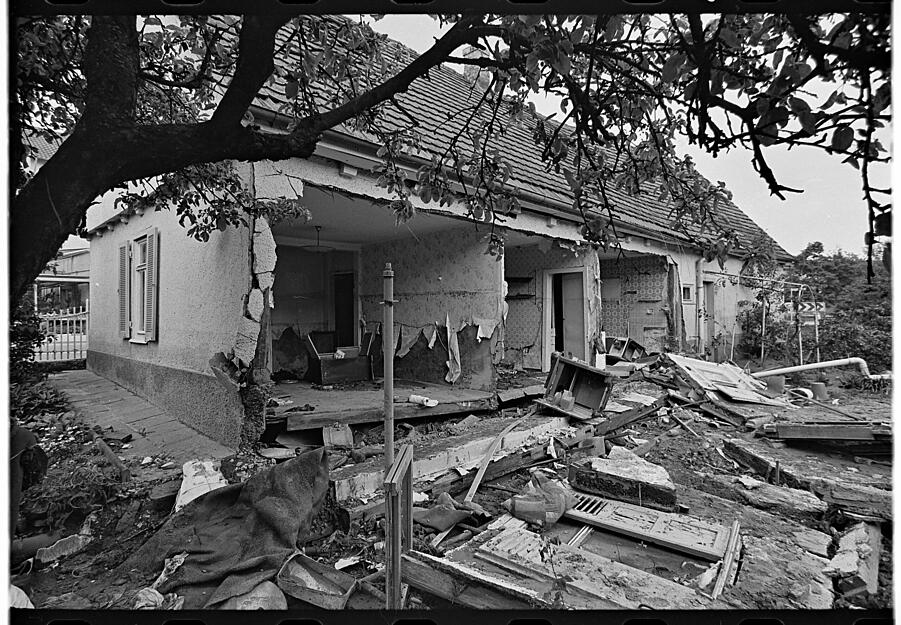 Hochwasserschaden an einem Haus im Weinsberger Tal. Aufnahme aus Mai 1978. Hochwasserschaden an einem Haus im Weinsberger Tal. Aufnahme aus Mai 1978.